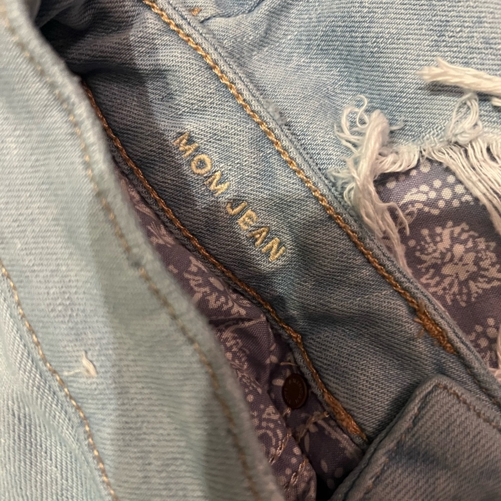 American Eagle Distressed Mom Jeans Like New